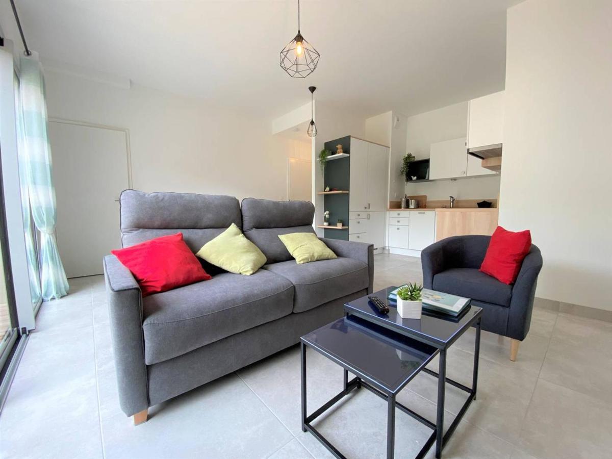 Neuf Avec Balcon, Proche Du Port De - Fr-1-368-392 *